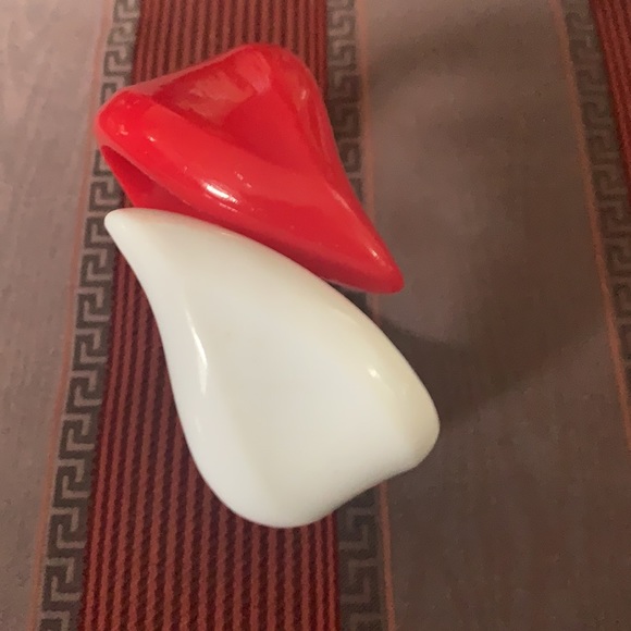 Vintage lucite hinged bracelet - Picture 3 of 3